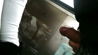 ब्लॉन सेक्सी चिक कॅमेऱ्यासमोर तिची ओली आणि घट्ट पुच्ची घासते